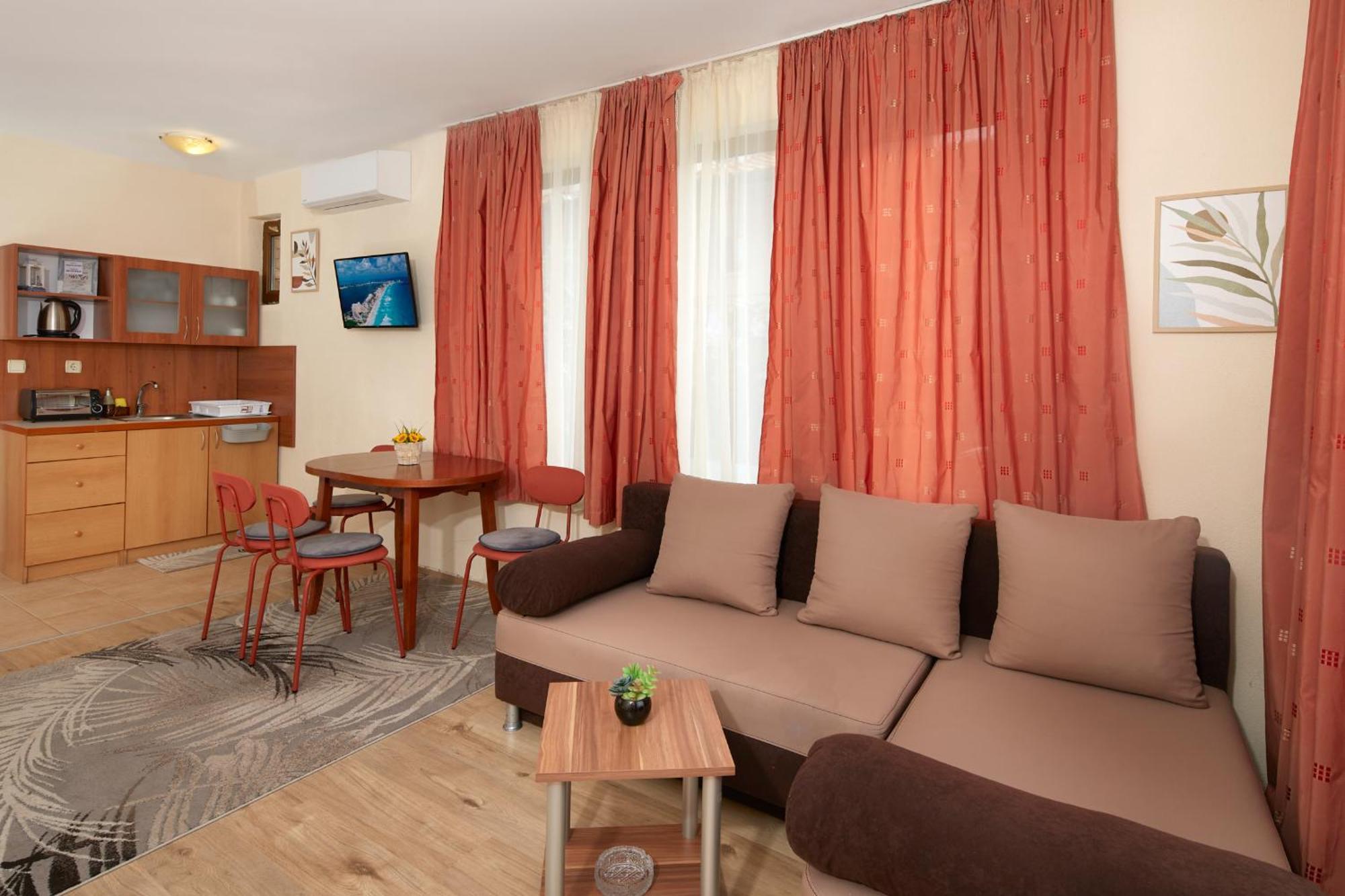 Nirvana Guest House Nesebar Exterior photo
